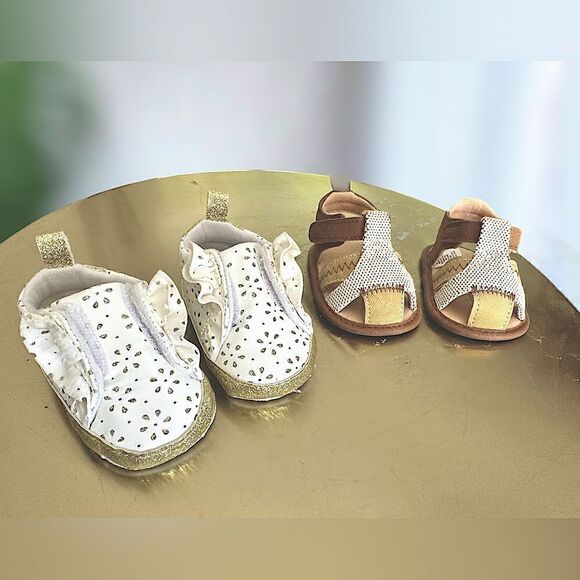 Set of 2 Infant Baby Crib Shoes - Picture 1 of 10